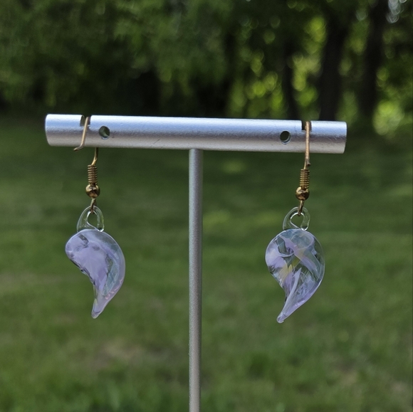 83. Elegant Purple Glass Leaf Earrings - Picture 3 of 6